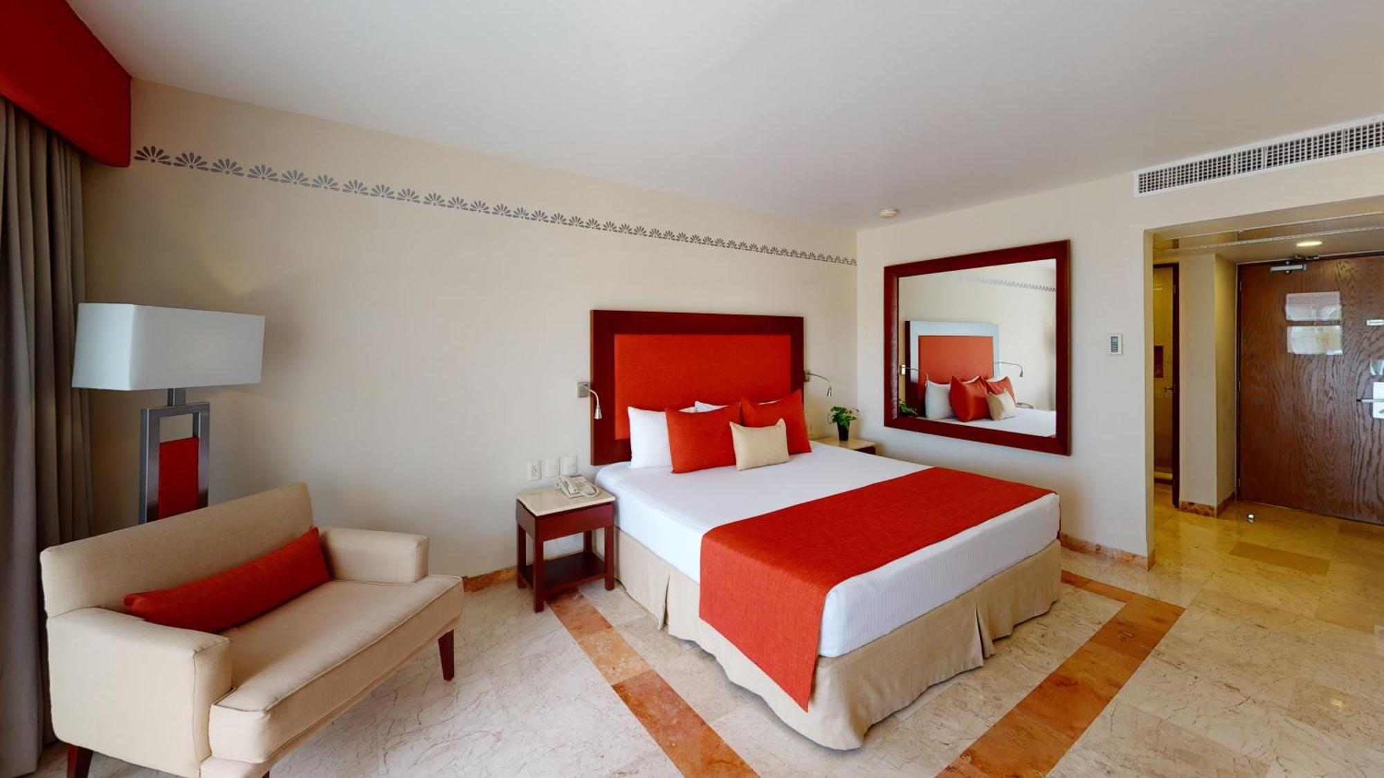 Deluxe Swim-Up Ocean View Adults Only