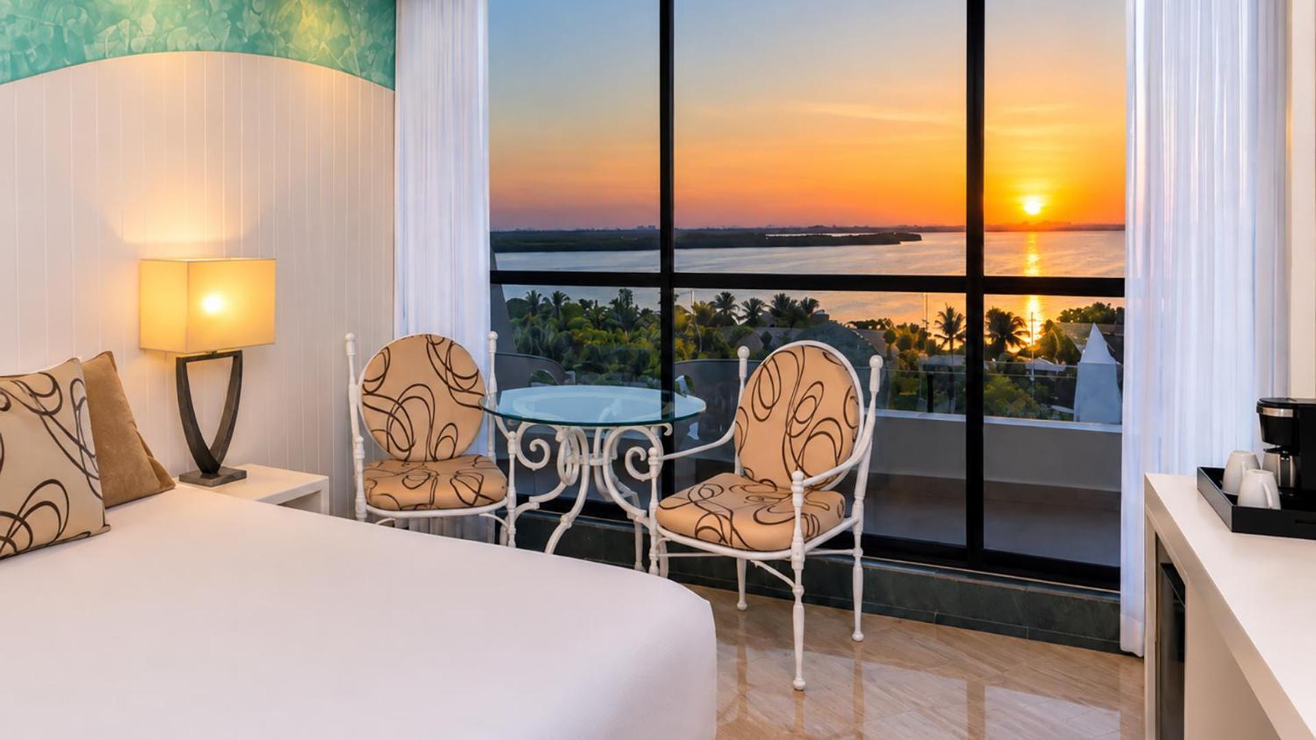 Grand Sunset view Room